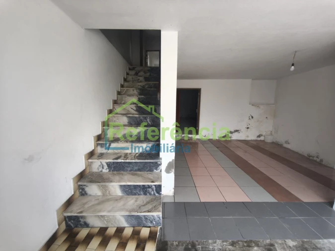 Moradia T4 para Venda em Outeiro Seco Foto 8