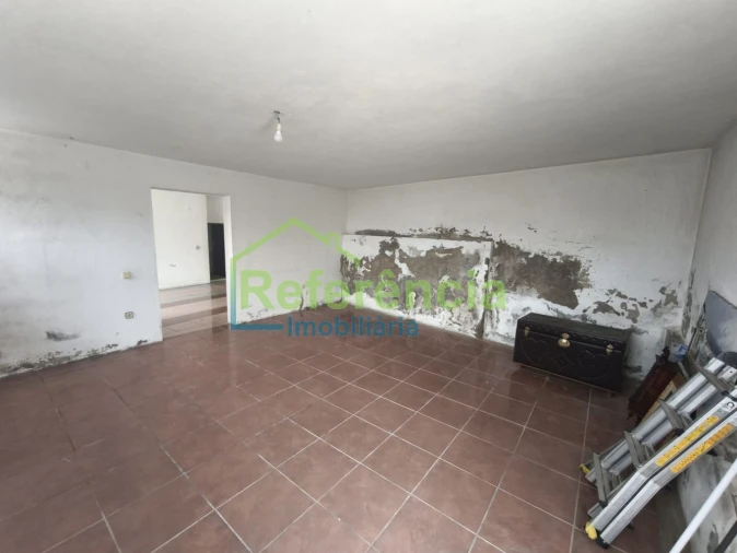 Moradia T4 para Venda em Outeiro Seco Foto 3