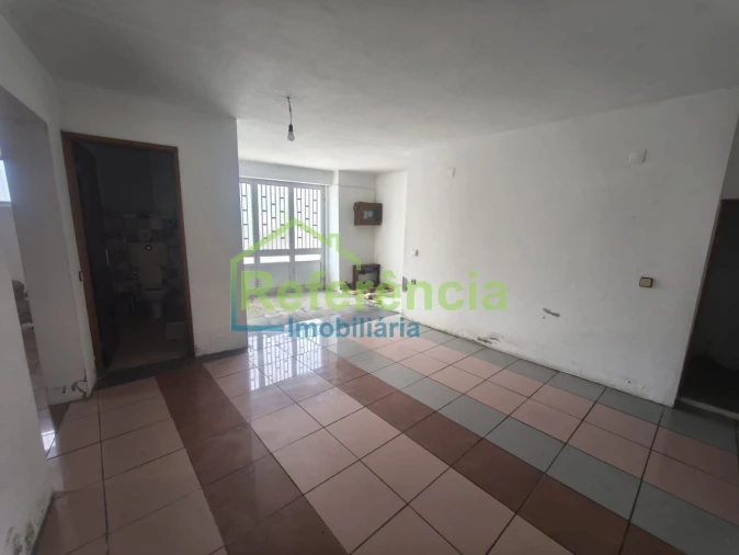 Moradia T4 para Venda em Outeiro Seco Foto 4