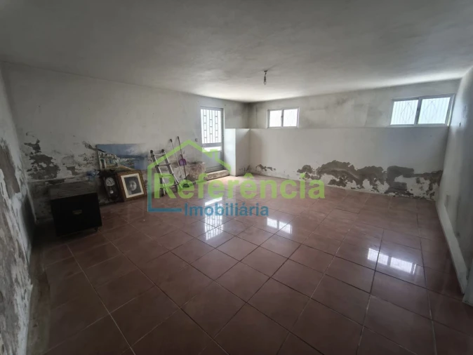 Moradia T4 para Venda em Outeiro Seco Foto 2