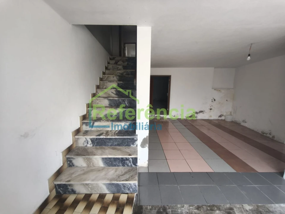 Moradia T4 para Venda em Outeiro Seco Foto 8