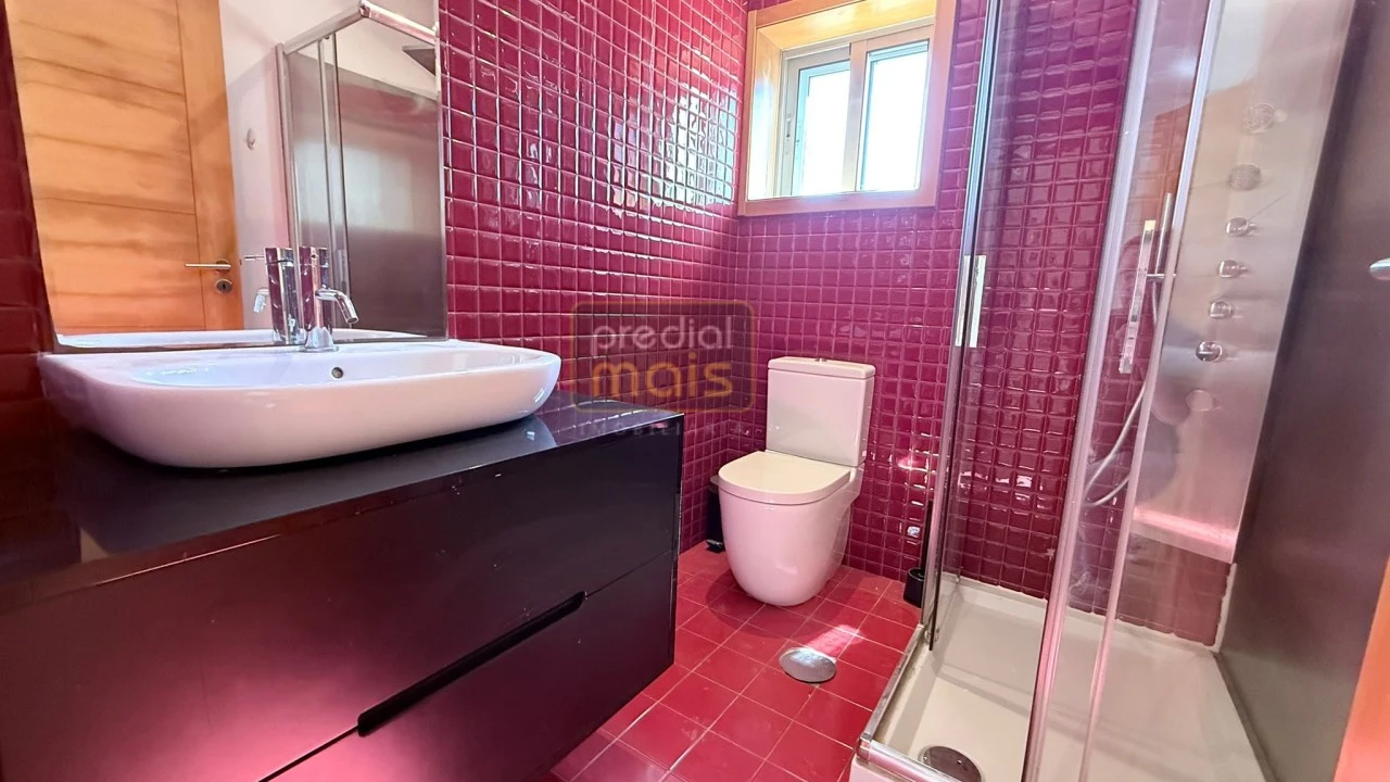 Moradia T3 para Venda em Guilhufe e Urrô Foto 24