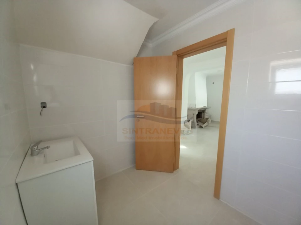Moradia T5 para Venda em Amora Foto 12