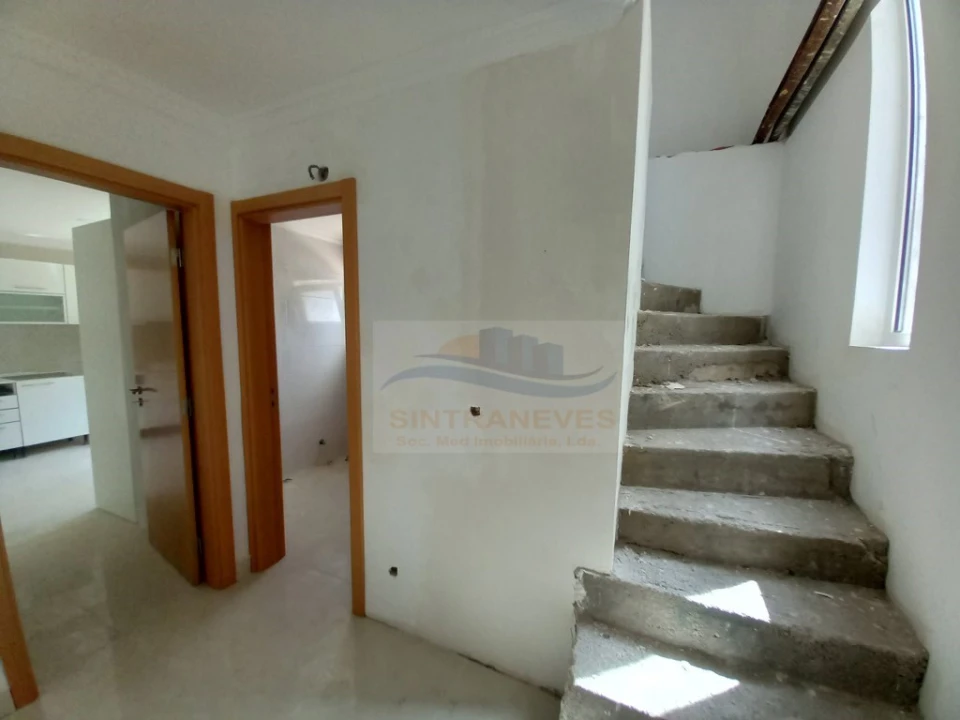 Moradia T5 para Venda em Amora Foto 18