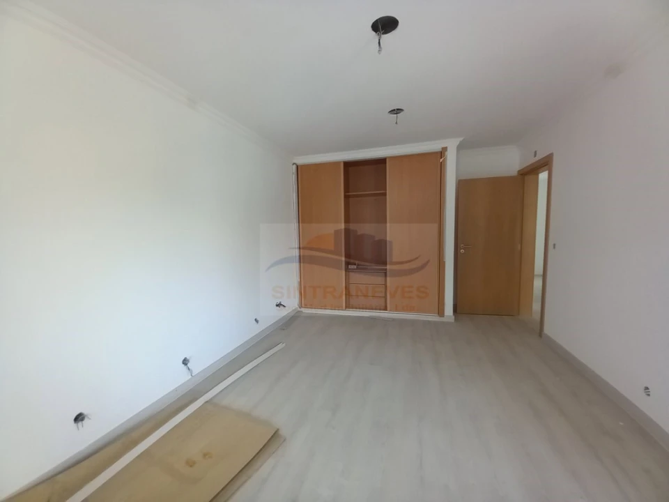 Moradia T5 para Venda em Amora Foto 37