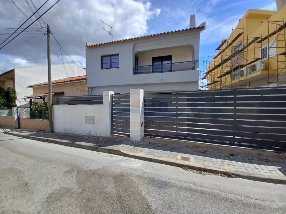 Moradia T5 para Venda em Amora Foto 60