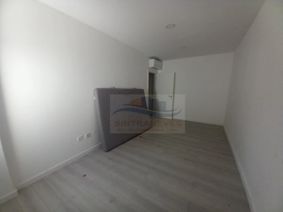 Apartamento T4 para Venda em Castanheira do Ribatejo e Cachoeiras Foto 31