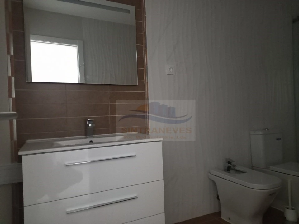 Apartamento T4 para Venda em Castanheira do Ribatejo e Cachoeiras Foto 32