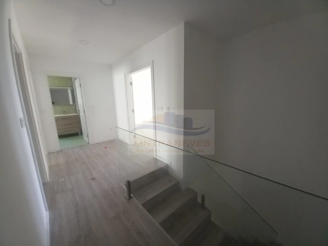 Apartamento T4 para Venda em Castanheira do Ribatejo e Cachoeiras Foto 8