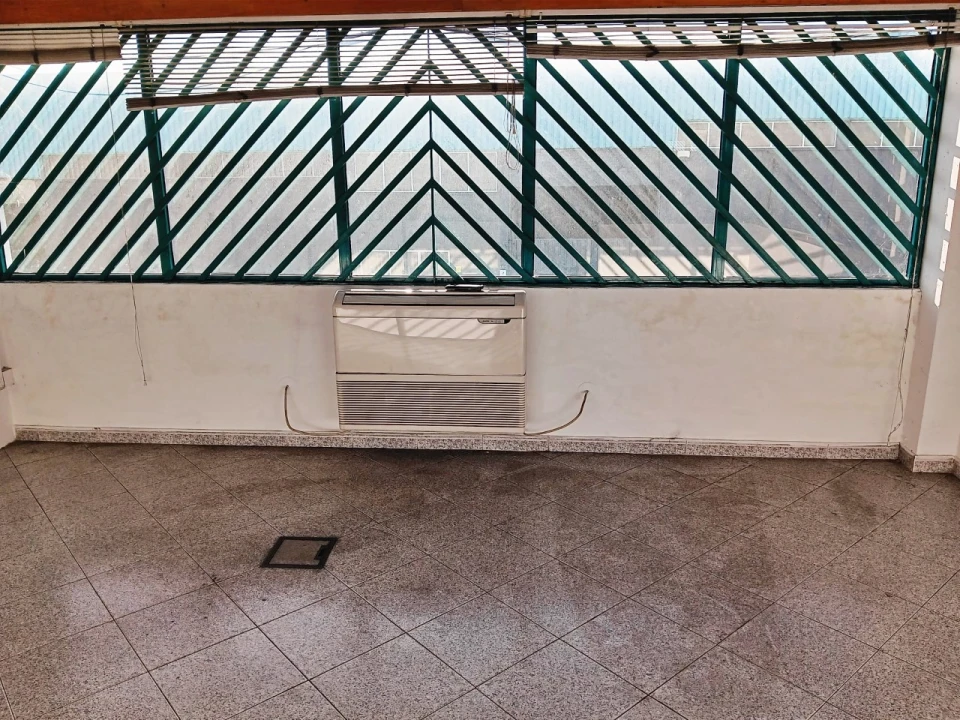 Armazém para Arrendamento em Castêlo da Maia Foto 4