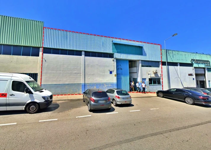 Armazém para Arrendamento em Castêlo da Maia Foto 1