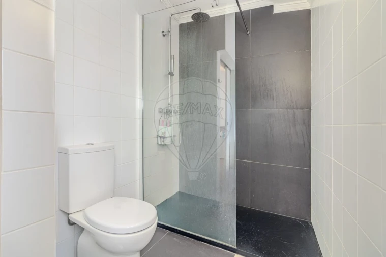 Apartamento T3 para Venda em Milheiros de Poiares Foto 17