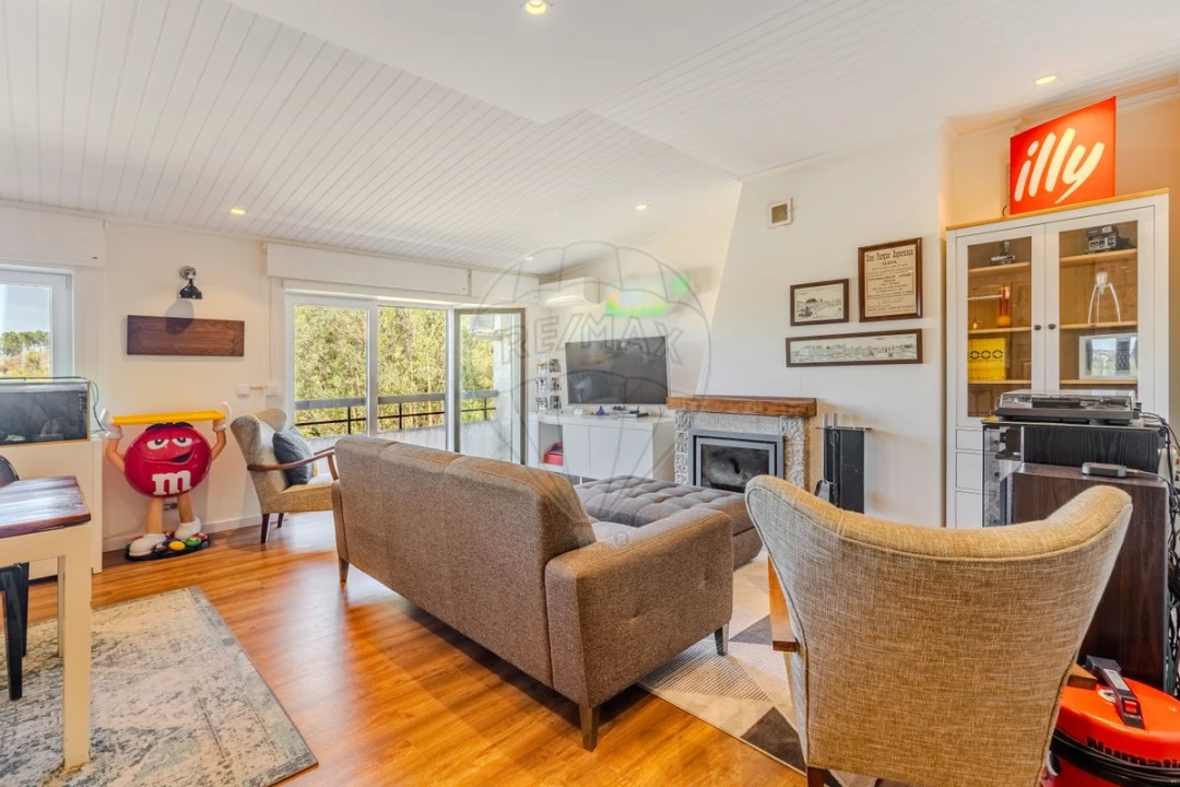 Apartamento T3 para Venda em Milheiros de Poiares Foto 1