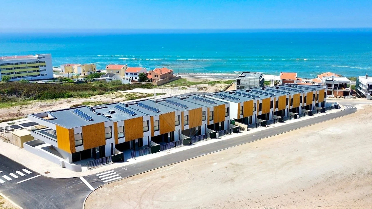 Moradia T4 para Venda em A dos Cunhados e Maceira Foto 2