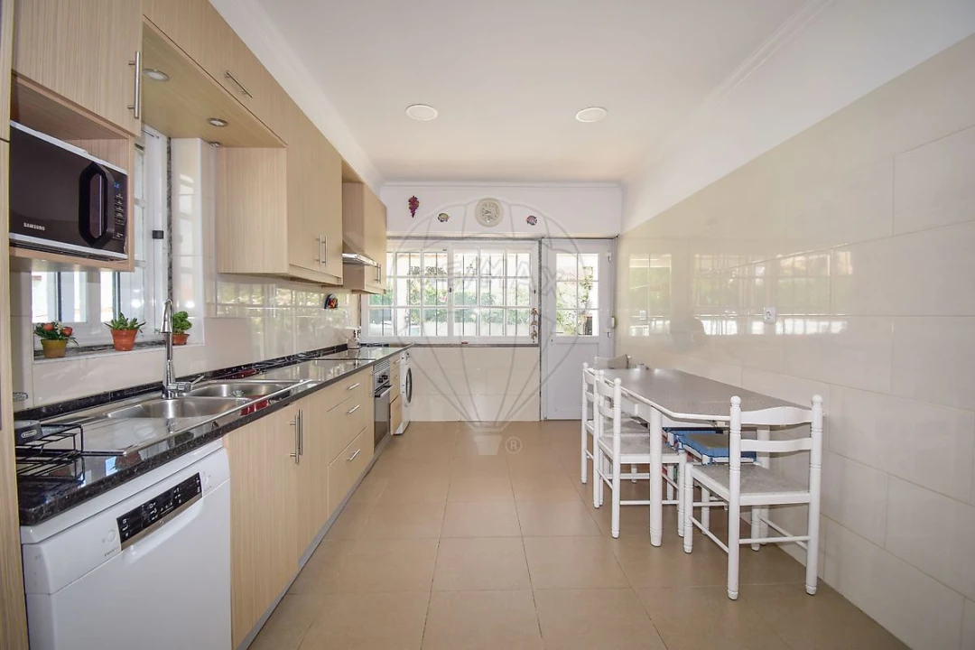 Moradia T5 para Venda em Algueirão-Mem Martins Foto 17