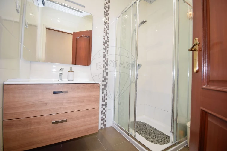 Moradia T5 para Venda em Algueirão-Mem Martins Foto 28