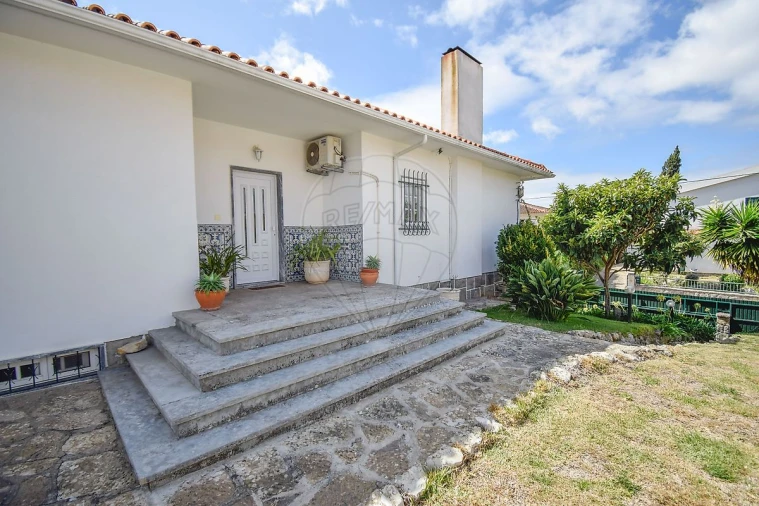 Moradia T5 para Venda em Algueirão-Mem Martins Foto 3