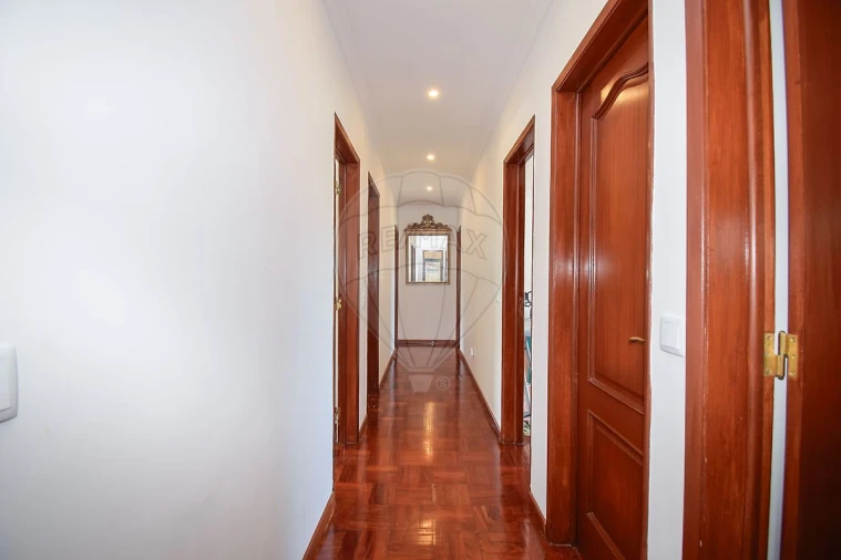 Moradia T5 para Venda em Algueirão-Mem Martins Foto 24