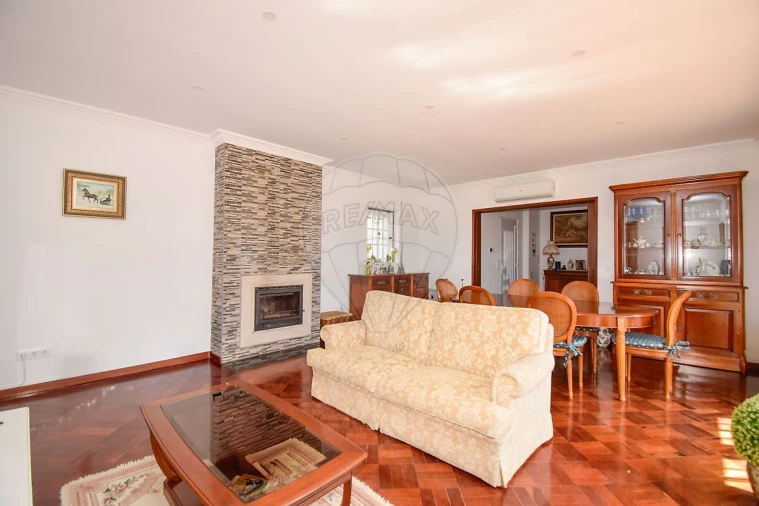 Moradia T5 para Venda em Algueirão-Mem Martins Foto 9