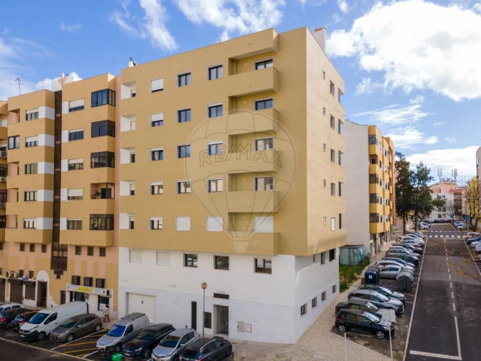 Apartamento T2 para Venda em Sacavém e Prior Velho Foto 2