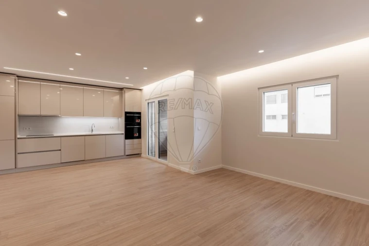 Apartamento T2 para Venda em Sacavém e Prior Velho Foto 6