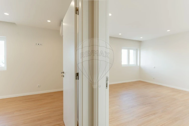 Apartamento T2 para Venda em Sacavém e Prior Velho Foto 21