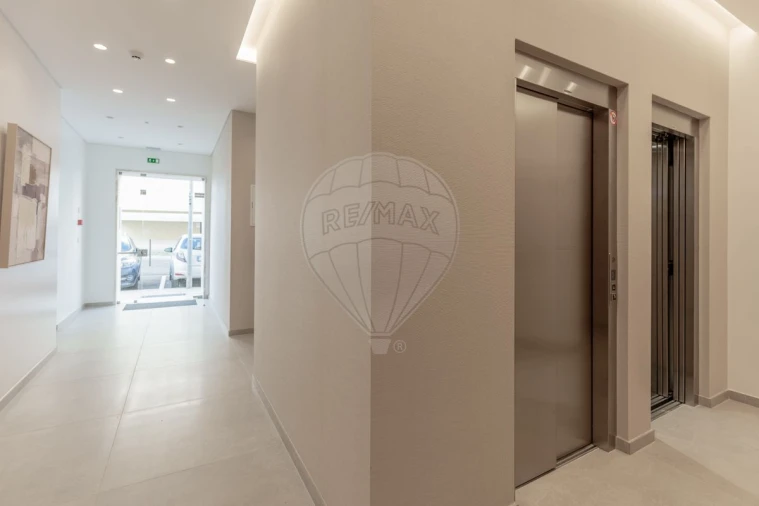 Apartamento T2 para Venda em Sacavém e Prior Velho Foto 4