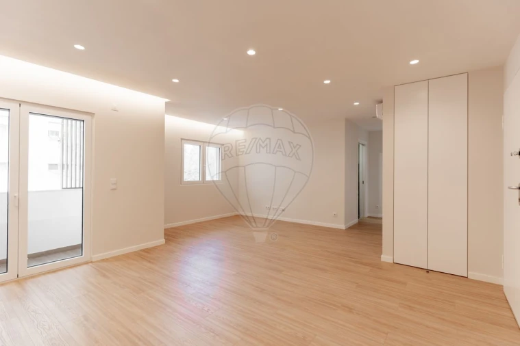 Apartamento T2 para Venda em Sacavém e Prior Velho Foto 12