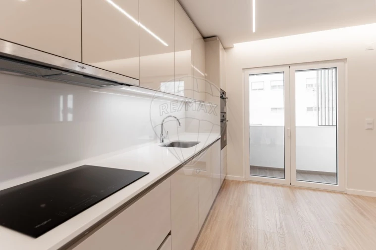 Apartamento T2 para Venda em Sacavém e Prior Velho Foto 9