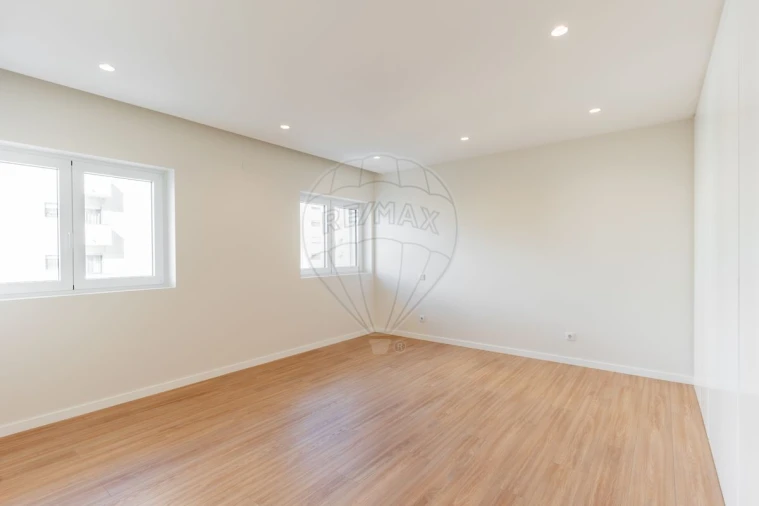 Apartamento T2 para Venda em Sacavém e Prior Velho Foto 16