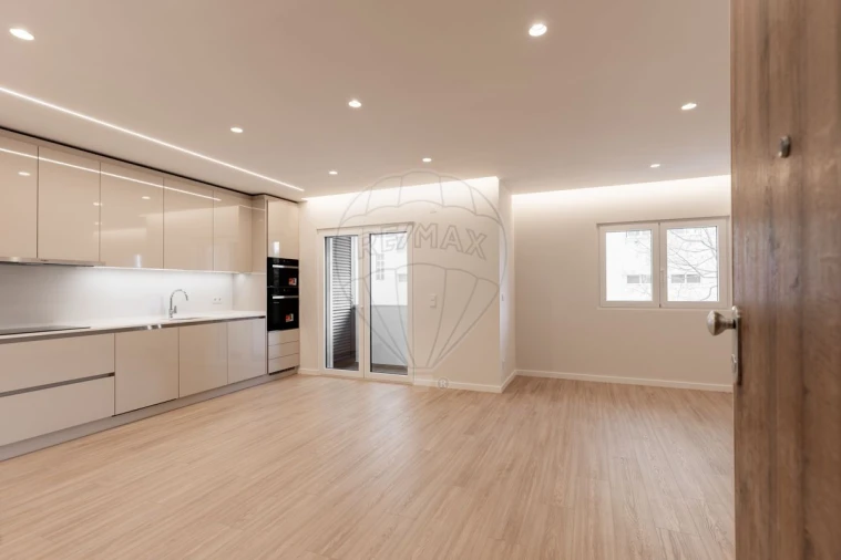 Apartamento T2 para Venda em Sacavém e Prior Velho