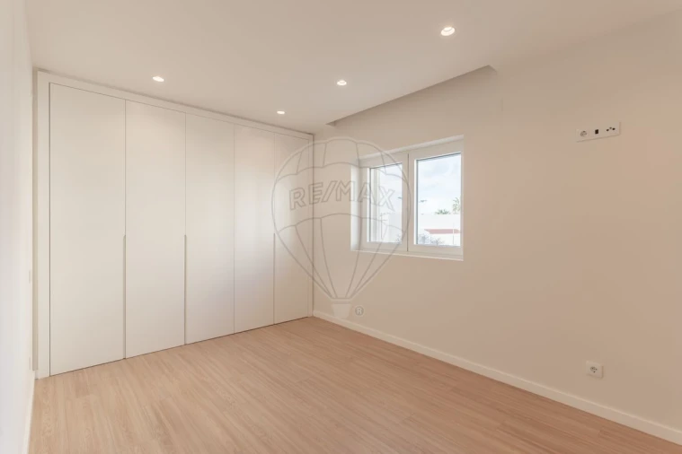 Apartamento T2 para Venda em Sacavém e Prior Velho Foto 23