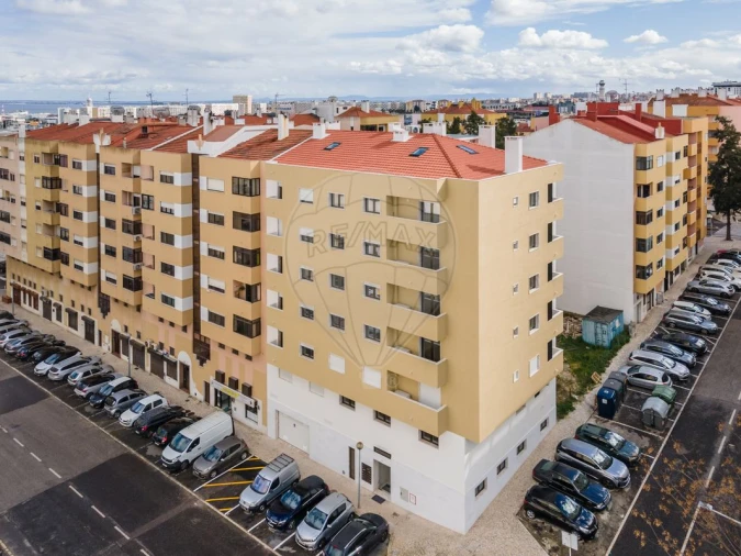 Apartamento T2 para Venda em Sacavém e Prior Velho Foto 28