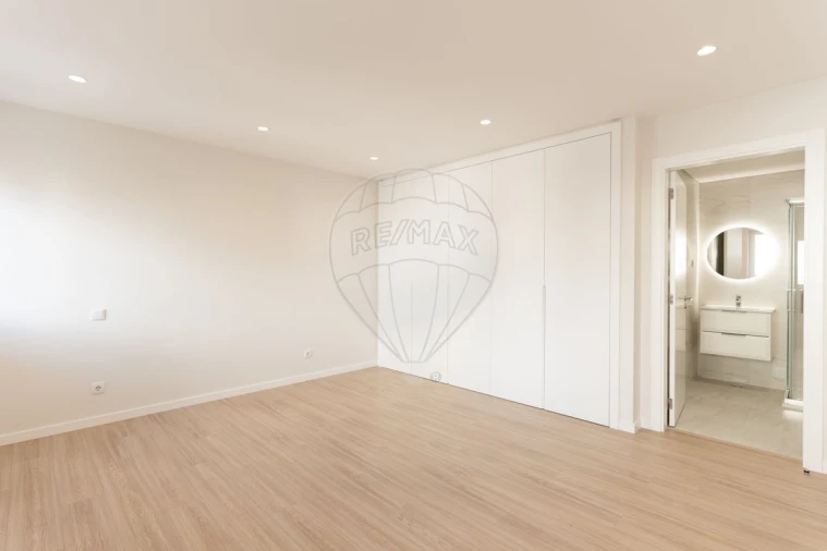 Apartamento T2 para Venda em Sacavém e Prior Velho Foto 17