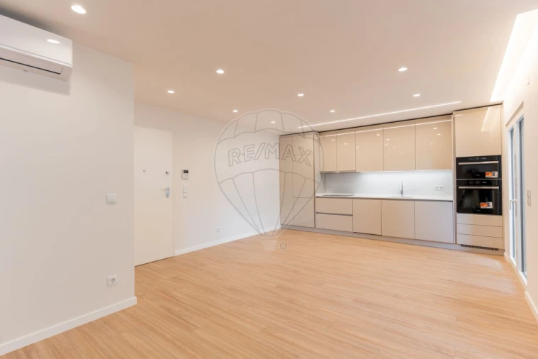 Apartamento T2 para Venda em Sacavém e Prior Velho Foto 11