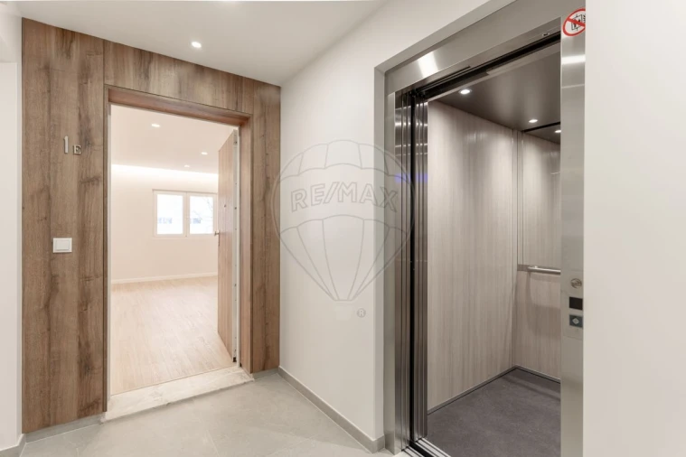 Apartamento T2 para Venda em Sacavém e Prior Velho Foto 5