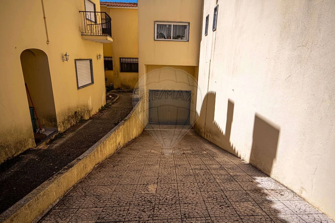 Moradia T3 para Venda em Santiago dos Velhos Foto 24