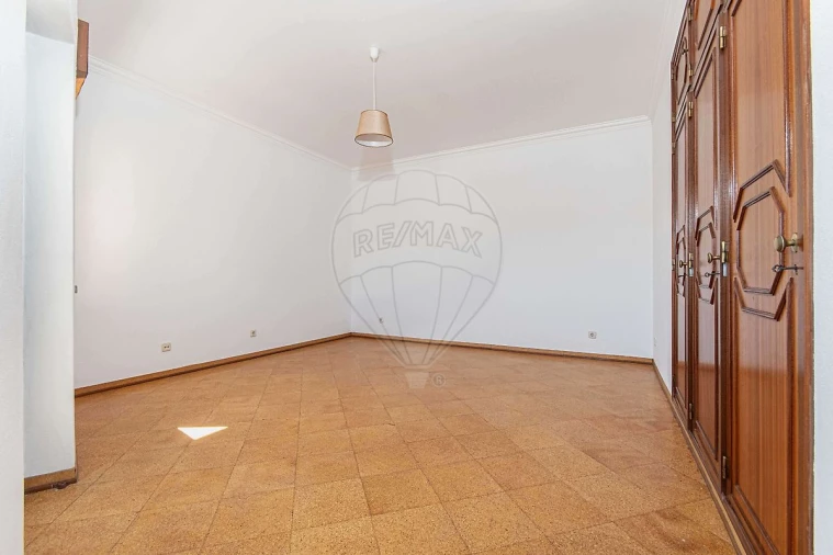 Moradia T3 para Venda em Santiago dos Velhos Foto 12