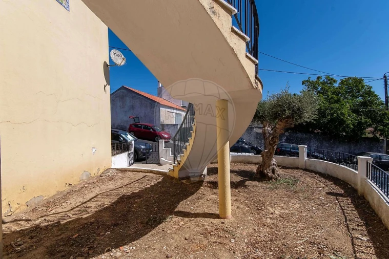 Moradia T3 para Venda em Santiago dos Velhos Foto 19