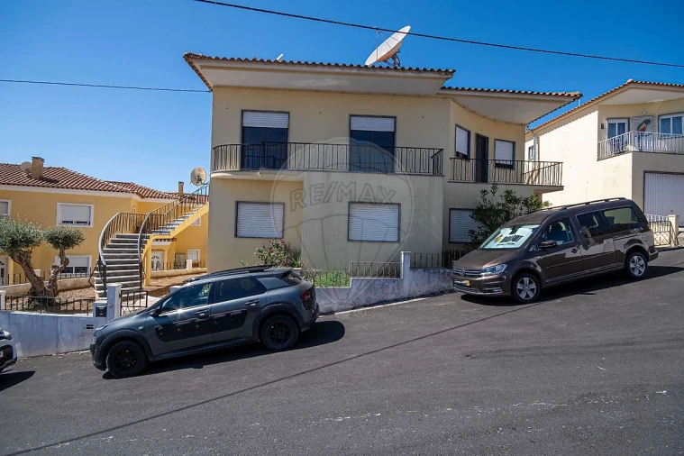 Moradia T3 para Venda em Santiago dos Velhos