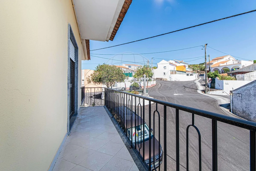 Moradia T3 para Venda em Santiago dos Velhos Foto 17