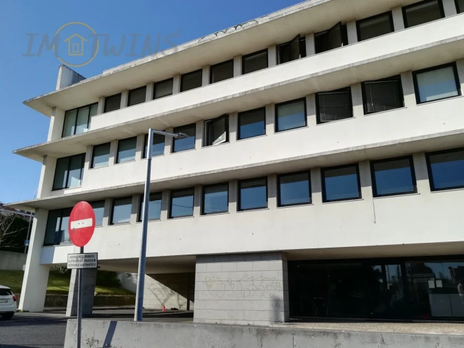 Armazém para Venda em Massamá e Monte Abraão Foto 6