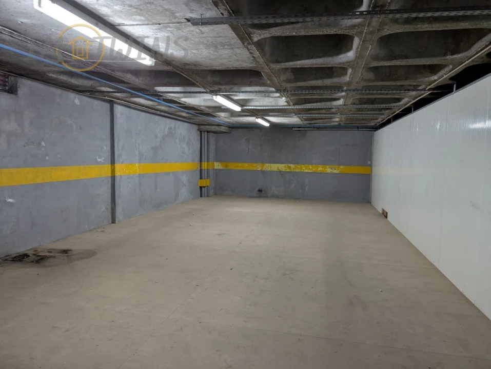 Armazém para Arrendamento em Massamá e Monte Abraão Foto 2