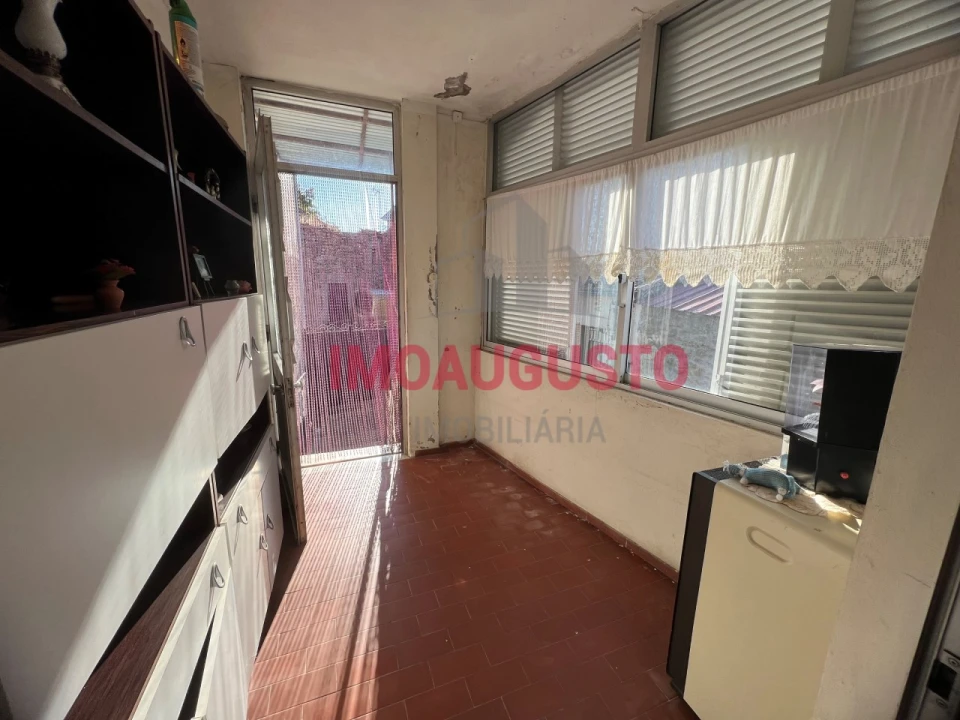 Moradia T3 para Venda em Lamegal Foto 3