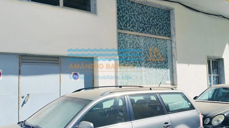 Armazém para Venda em Monte Gordo