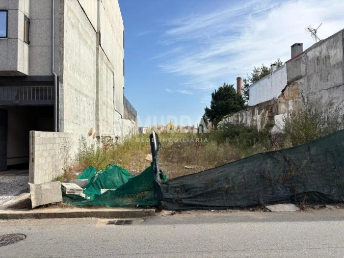 Terreno para Venda em Oliveira do Douro