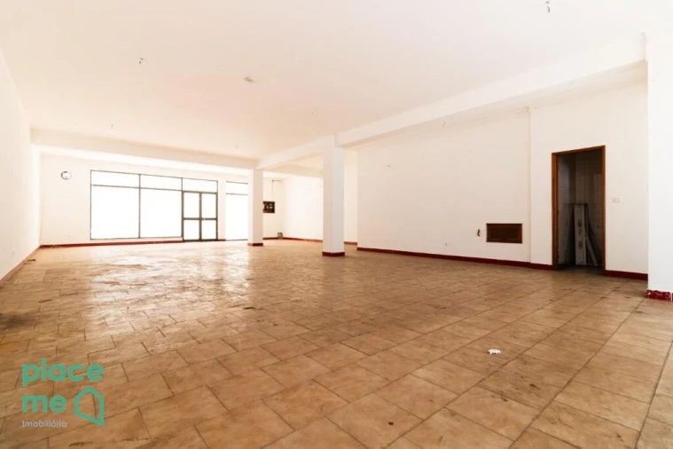 Loja para Arrendamento em São Vicente (Braga) Foto 6