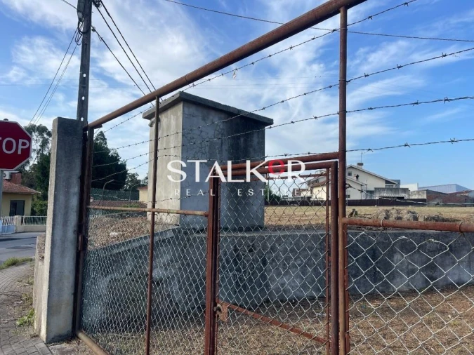 Armazém para Venda em São Miguel do Souto e Mosteirô Foto 25