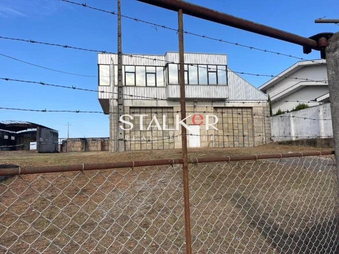 Armazém para Venda em São Miguel do Souto e Mosteirô Foto 24