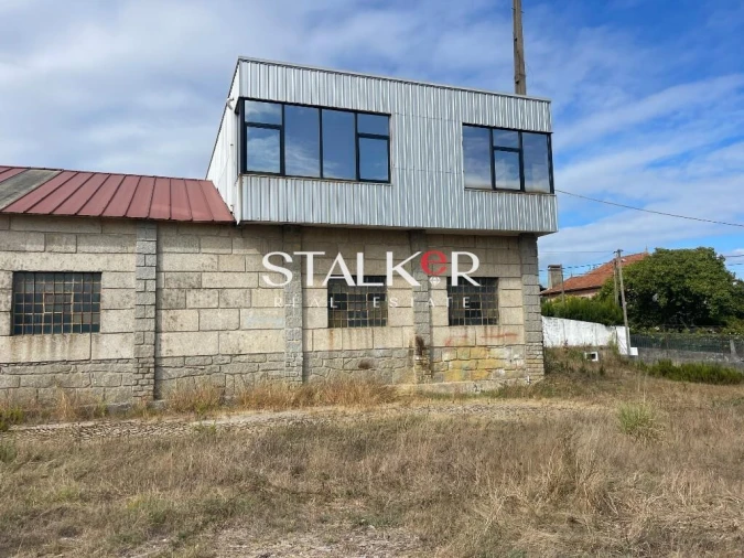 Armazém para Venda em São Miguel do Souto e Mosteirô Foto 2